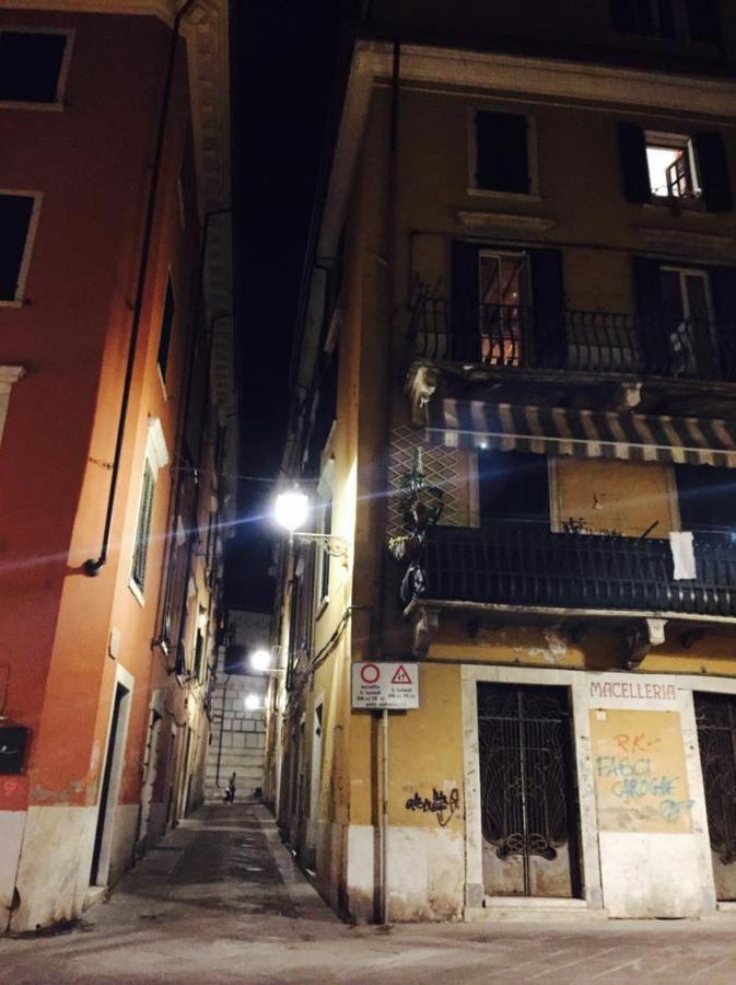 Stupenda Mansarda Centralissima, Finiture Di Lusso Карара Екстериор снимка